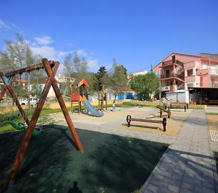 Pulek Apartamento Petrčane